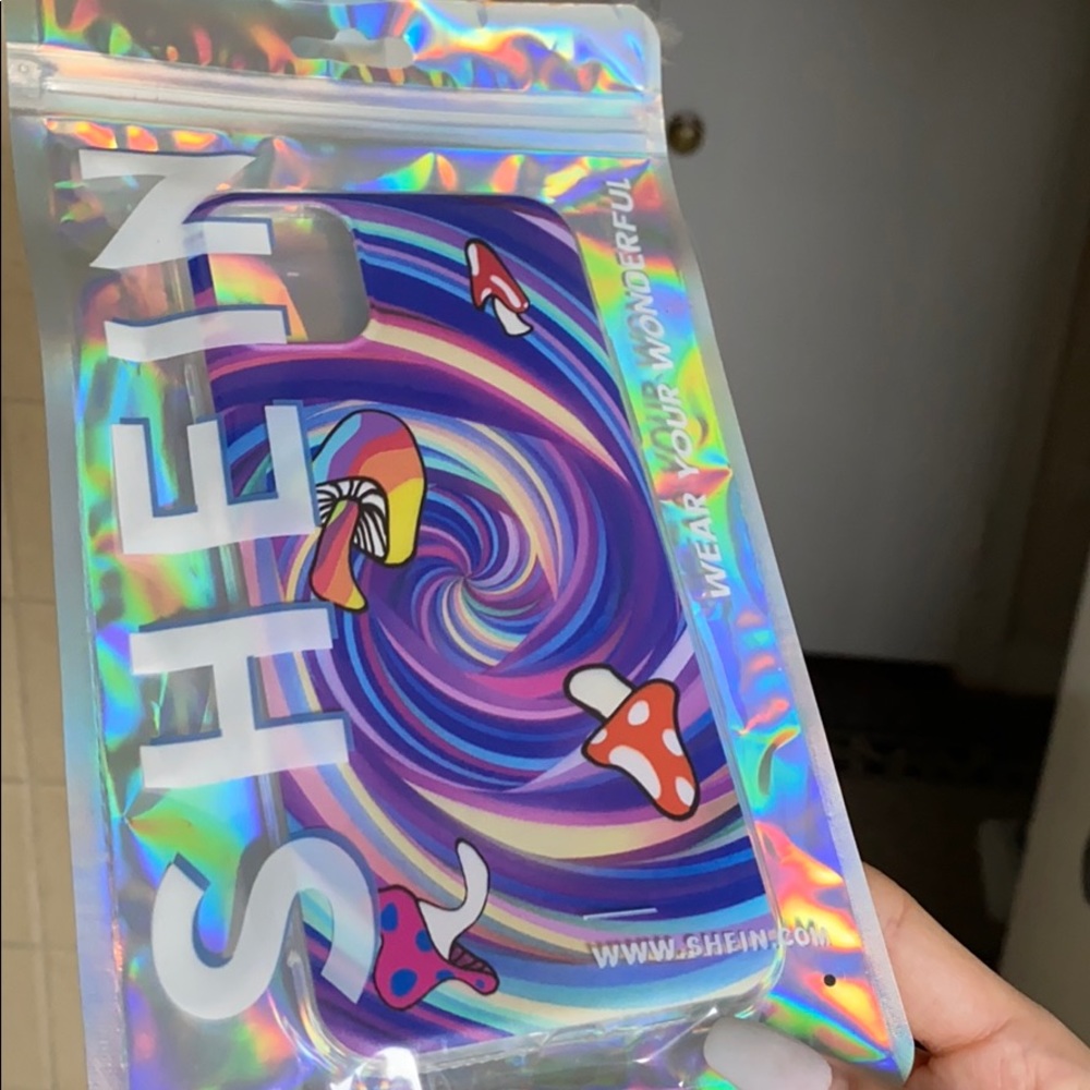 COPY - SHEIN Phone Case iPhone 11 Pro Max Trippy …